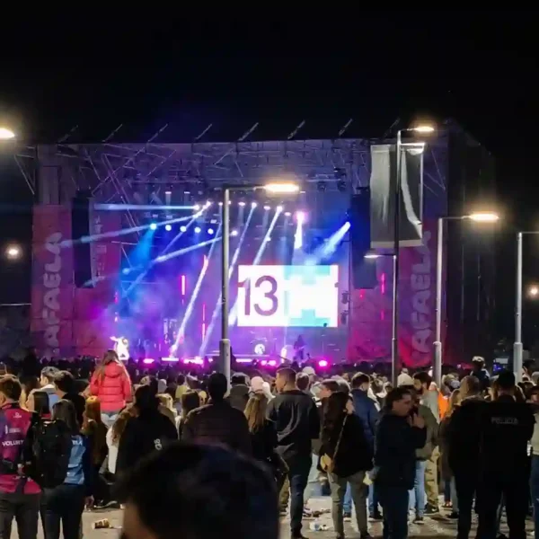 Turf hizo vibrar Rafaela en una multitudinaria noche del Fan Fest de los Juegos Suramericanos