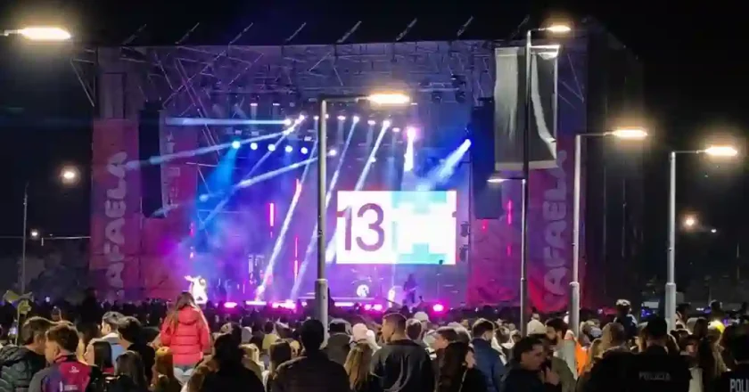 Turf hizo vibrar Rafaela en una multitudinaria noche del Fan Fest de los Juegos Suramericanos