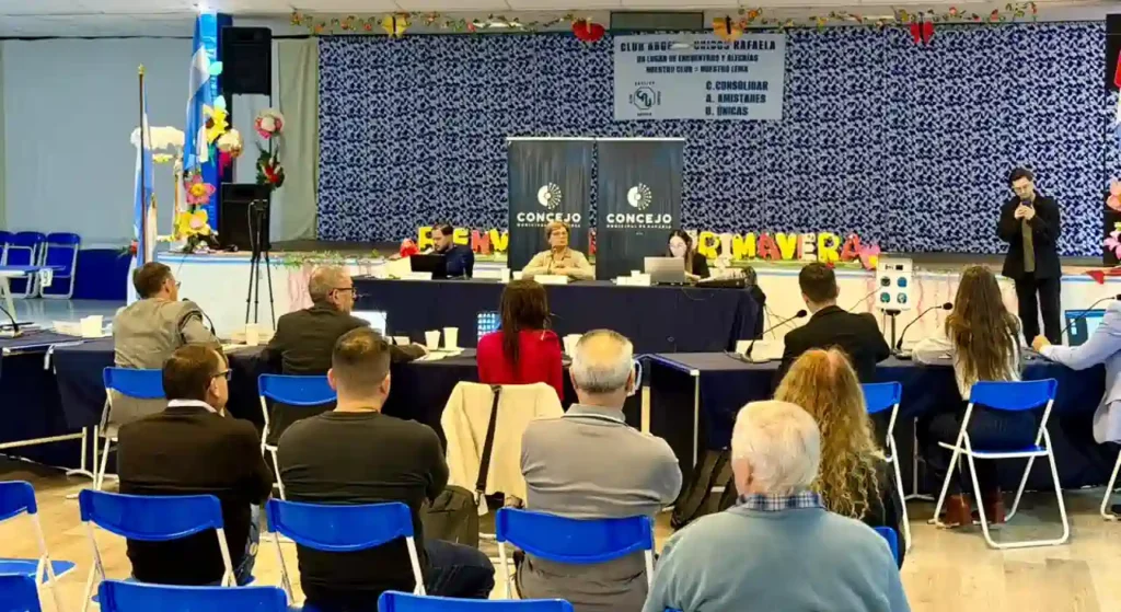 Los concejales sesionaron en el Club de Abuelos Unidos por el Mes del Jubilado y aprobaron siete proyectos