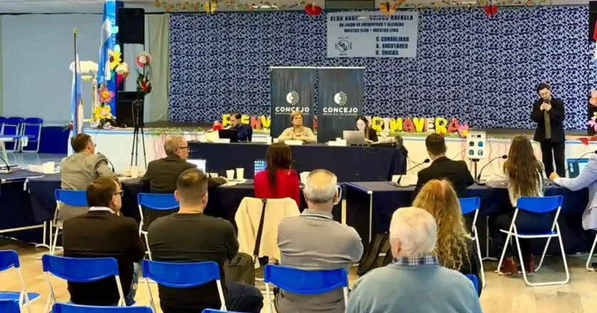 Los concejales sesionaron en el Club de Abuelos Unidos por el Mes del Jubilado y aprobaron siete proyectos