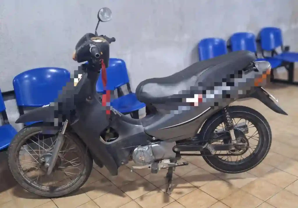 Detuvieron a una pareja que circulaba en moto con una escopeta modificada en barrio Villa Rosas 1 Detuvieron a una pareja que circulaba en moto con una escopeta modificada en barrio Villa Rosas
