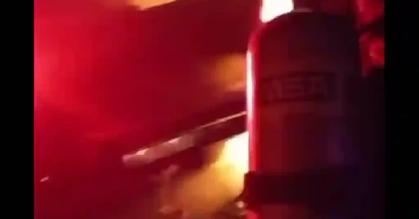 Incendio en un taller mecánico de barrio Villa Rosas: importantes daños materiales