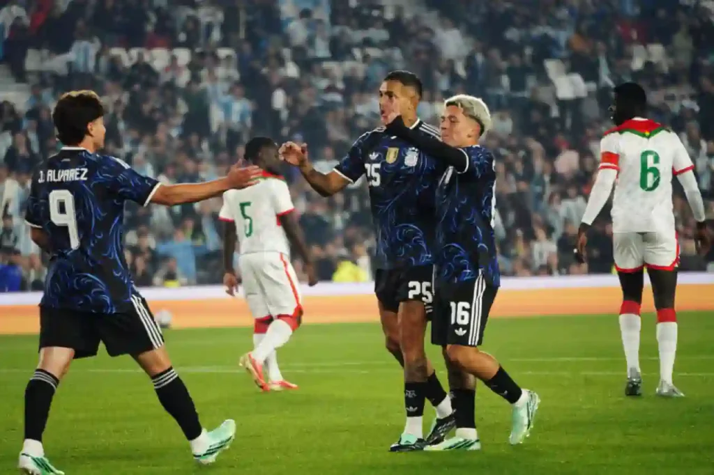 Argentina goleó a Burkina Faso y llega afilada a la despedida de Messi