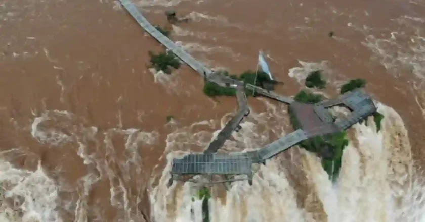 Cierran los circuitos de las Cataratas del Iguazú por la crecida del río