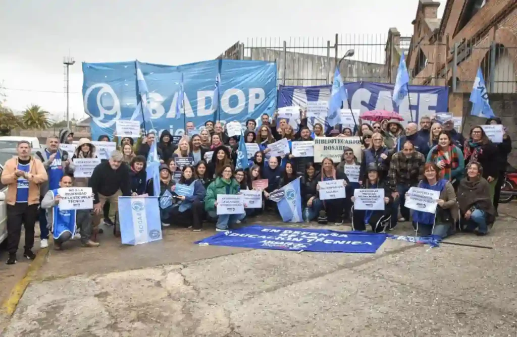 SADOP Rosario y AMSAFE se movilizaron al Ministerio de Educación para reclamar por los cargos y las condiciones de las escuelas 1 SADOP Rosario y AMSAFE se movilizaron al Ministerio de Educación para reclamar por los cargos y las condiciones de las escuelas