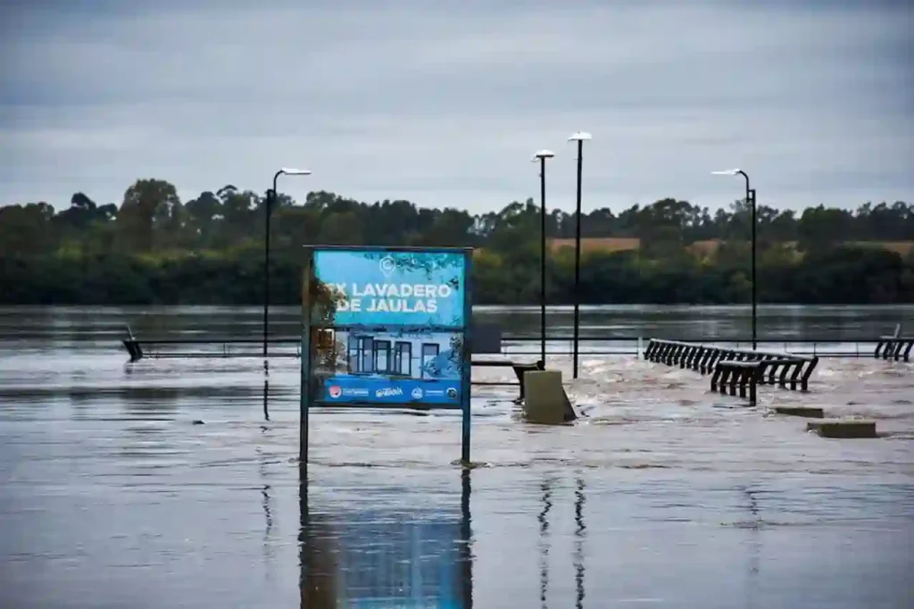 El Niño: el río Paraná ingresó a Corrientes y ya hay más de 200 evacuados