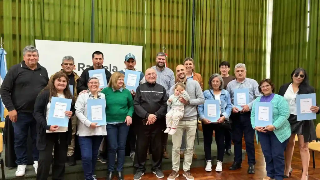 Estado presente: se entregaron escrituras a familias rafaelinas 1 Estado presente: se entregaron escrituras a familias rafaelinas